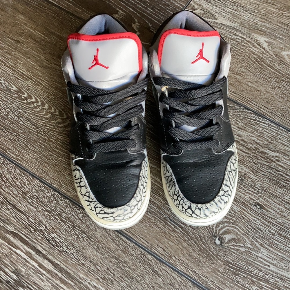 Air Jordan 1 Phat low black cement